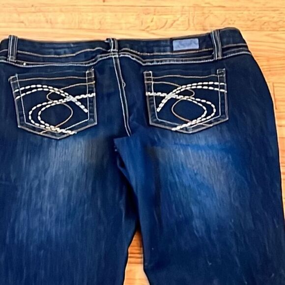 Earl Jeans Whiskered Flare Jeans size 9 - Picture 5 of 10